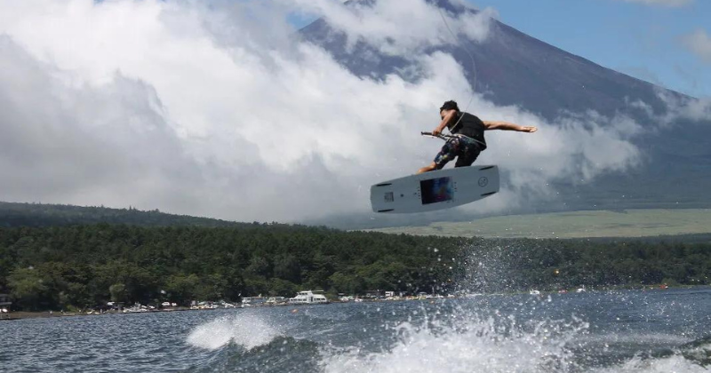 Wakeboarding and Flyboarding on Lake Yamanaka