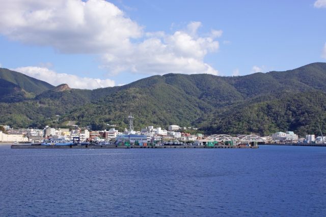 奄美大島，大島海峽，遠處可看到小谷町