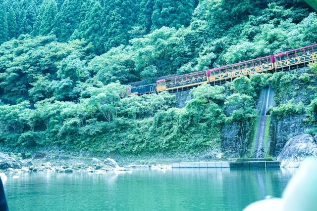 夏の嵐山　トロッコ列車