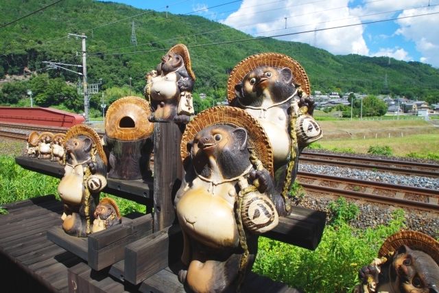 Kyoto Sagano truck raccoon figurine
