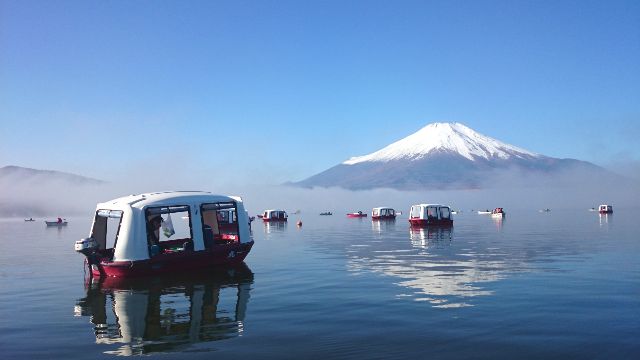 山梨・山中湖　「フィッシングプラザ丸一荘」　ワカサギ釣り体験の様子