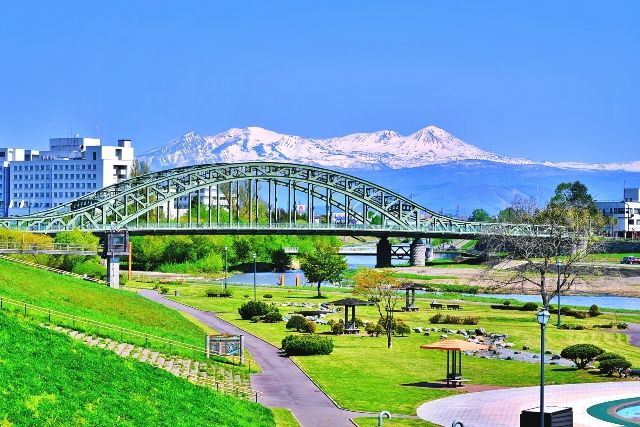 北海道・旭川　おすすめ観光スポット　旭橋と大雪山連峰