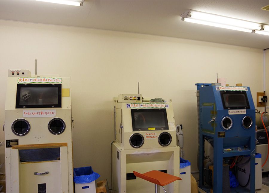 Asakusabashi Glass Craft Glass Studio Sandblasting Headquarters Classroom Original Glass Creation Report Dedicated Machine Blaster Polishing Work Several Sandblasting Machines in the Store