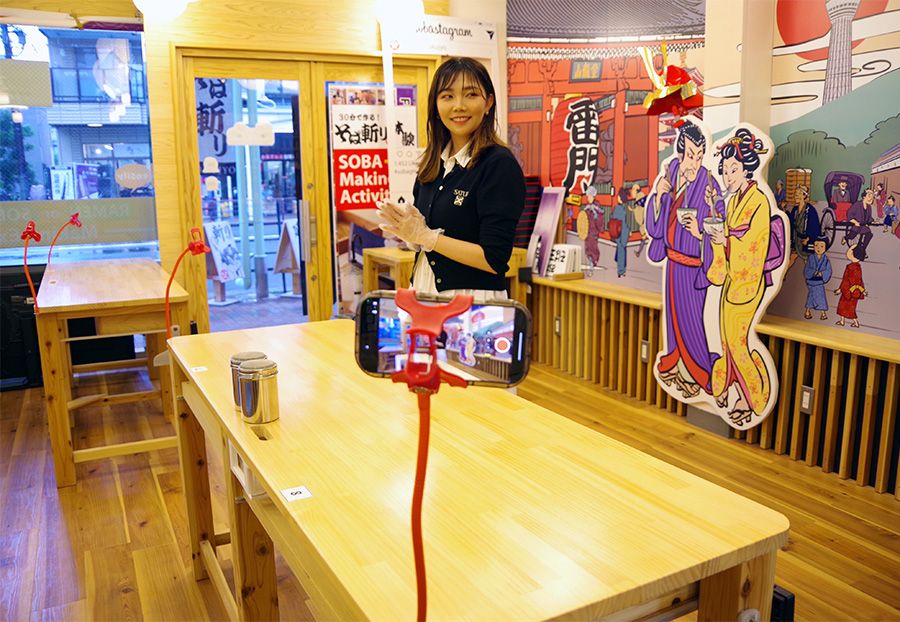 浅草かっぱ橋　そば打ち体験　SOBAGIRI楽常　Ramen　Soba　Making　体験レポート　店内　設備　作業台にはスマホスタンドも完備