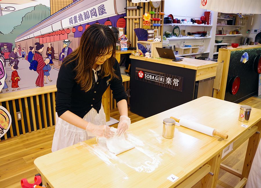 浅草かっぱ橋　そば打ち体験　SOBAGIRI楽常　Ramen　Soba　Making　体験レポート　そば生地を作る　生地をたたむ工程