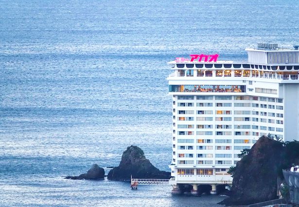 ホテルニューアカオ　外観　相模湾に面する熱海屈指のリゾートホテル