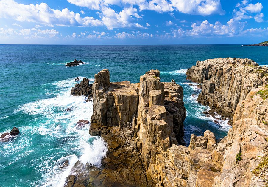 Awara Onsen Sightseeing Map Recommended Spots & Gourmet Fukui Tojinbo Filming location for suspense drama Columnar joints Huge columnar rocks Scenic spot stretching for approximately 1km along the coastline Thrilling cliffs National natural monument