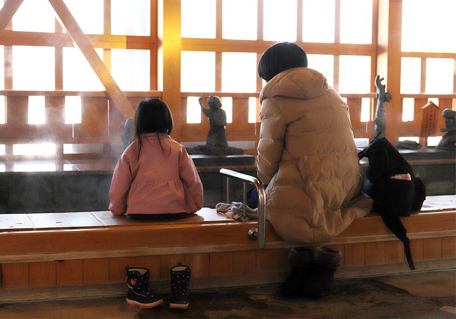 Ashihara Onsen Sightseeing Map Recommended Spots & Gourmet Fukui Ashiyu Parents and children enjoying a footbath