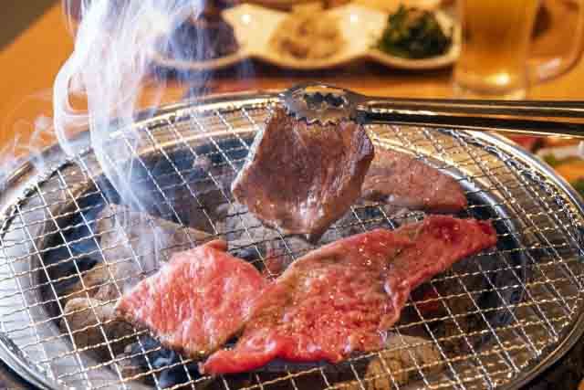 The difference between BBQ (barbecue) and yakiniku