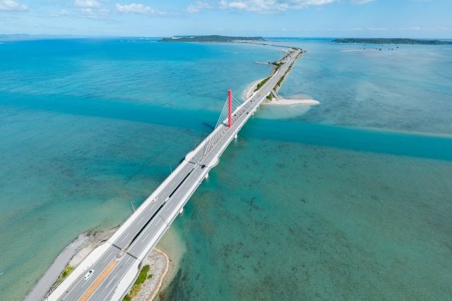 沖縄県の海中道路