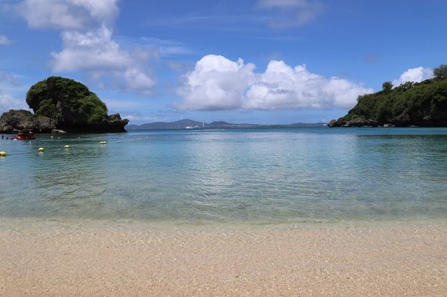 沖縄県伊計島の青い海