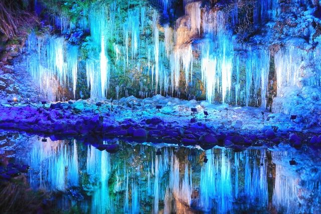 埼玉・秩父　冬　三十槌の氷柱のライトアップ