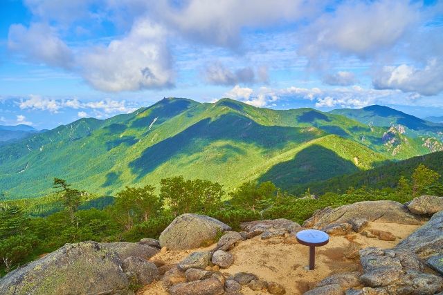 秩父多摩甲斐国立公園　北奥千丈岳　山頂から金峰山方面の眺望