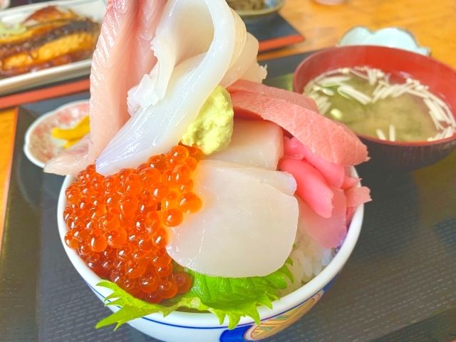 銚子漁港の近くにある「浜めし」の海鮮丼、五色丼