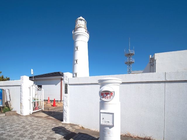 犬吠埼灯台と白い郵便ポスト