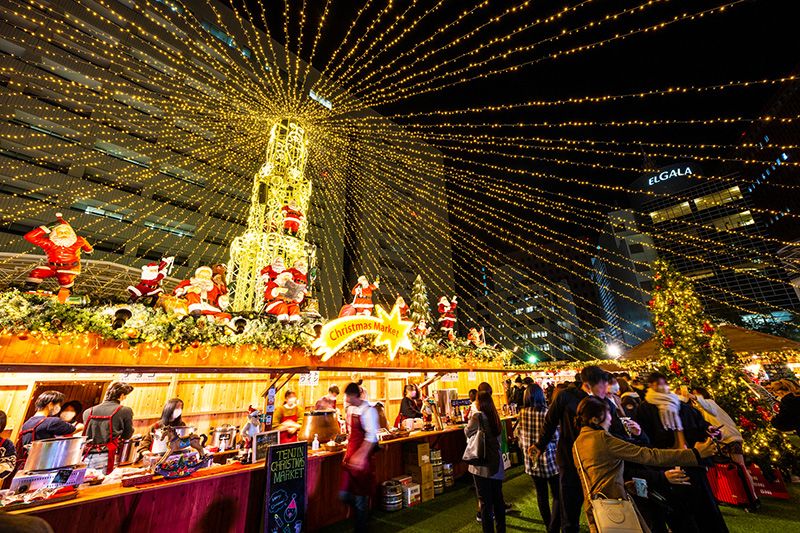Christmas Eve Date Recommended Plans & Spots Christmas Market Event Fukuoka Tenjin Illuminations Shops selling gourmet food and Christmas goods are lined up