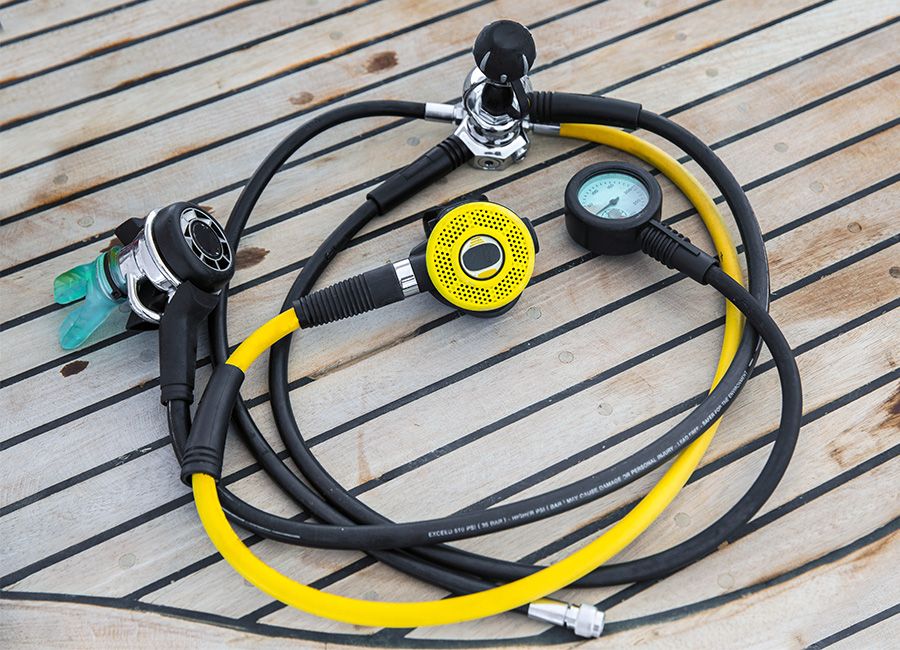 潛水所需的裝備以及如何選擇水肺調節器