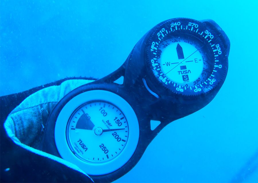 潛水所需的裝備以及如何選擇水肺通氣管壓力表雙壓力表