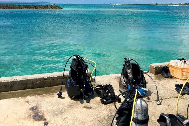 Diving equipment and the sea