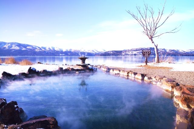 北海道　道東　おすすめ観光スポット　冬の屈斜路湖　露天風呂
