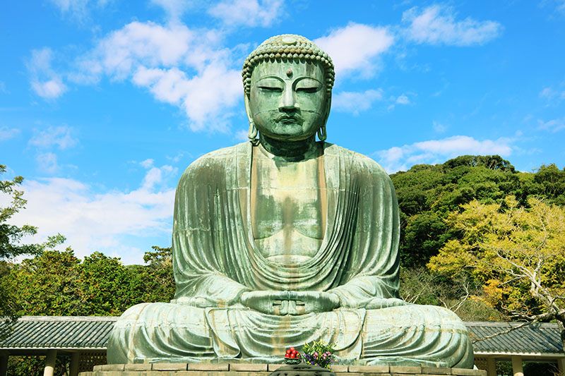 江ノ電観光スポット　江ノ島電鉄　鎌倉大仏　高徳院　長谷駅　巨大な青銅製の阿弥陀如来坐像　日本の国宝にも指定される古都鎌倉のシンボル