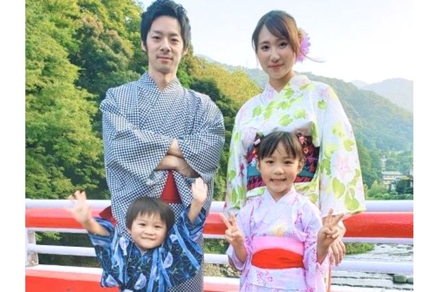 "Kimono Rental Hakone Sakurahime" A family enjoying Hakone hot spring town in kimono