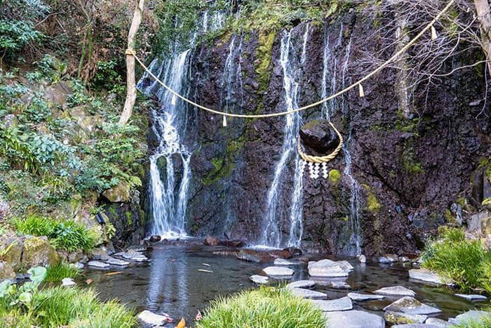 ฮาโกเน่　観光スポット　เทนเซี่ยน　เปิด露天温泉が評判　庭園　玉簾の瀧　飛烟の滝　パワースポット　การแต่งงานの神様　玉簾神社