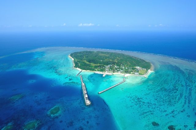 沖縄・八重山諸島　鳩間島　空撮