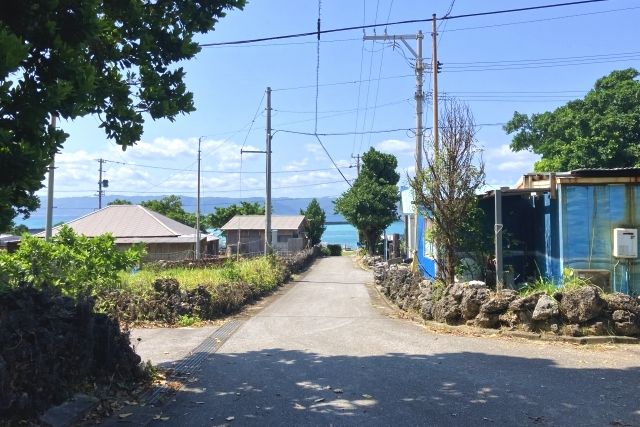 沖縄・八重山諸島　鳩間島　静かな離島　散歩道