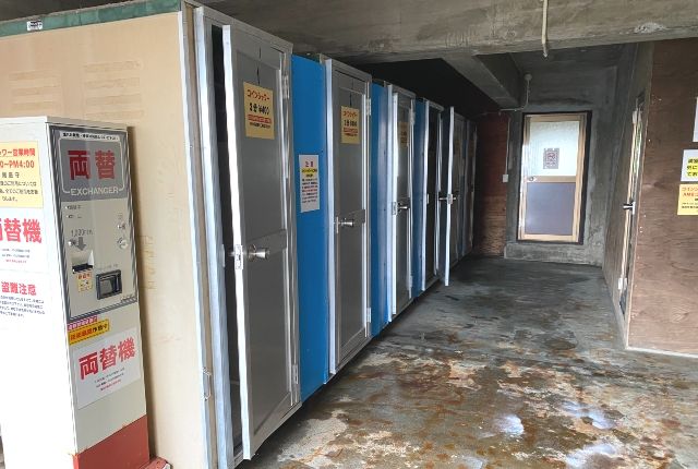 Coin lockers and coin showers next to Nakagi Marine Center