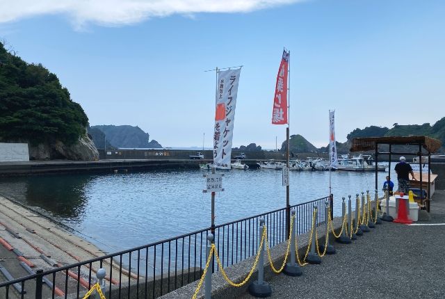 Reception for boats leaving Hirizo Beach