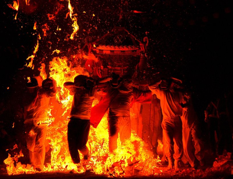 北海道　美国神社　古平琴平神社　7月　伝統行事　積丹半島　火渡り