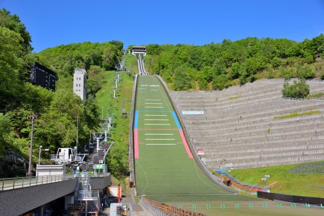 สนามกีฬา Okurayama Jump ในฤดูร้อนของฮอกไกโด