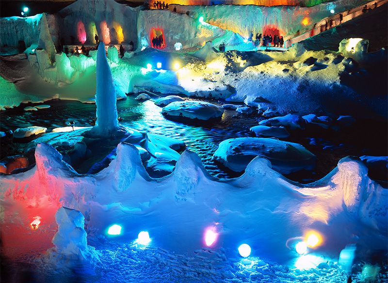겨울의 홋카이도 인기 관광 명소 추천 랭킹 소운쿄 온천 얼음 축제 2024 아사히카와 지역 우에가와초 크고 작은 다양한 빙상과 조형물