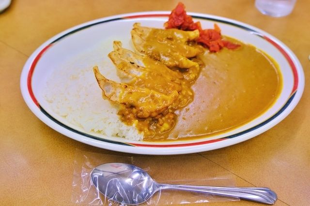 北海道　観光　名物「ぎょうざカレー」：みよしの