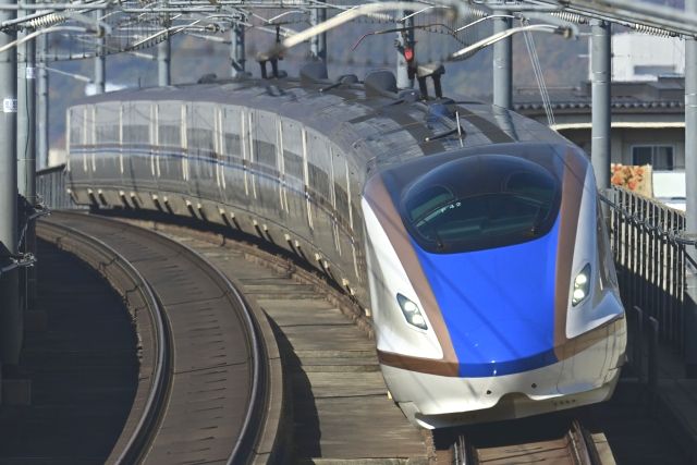 Hokuriku Shinkansen, Shining