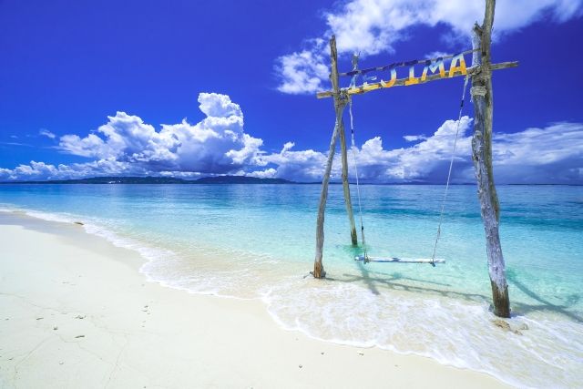 จุดท่องเที่ยวเกาะอิเอะจิมะอันห่างไกลของโอกินาว่า หาดอิเอะและชิงช้า