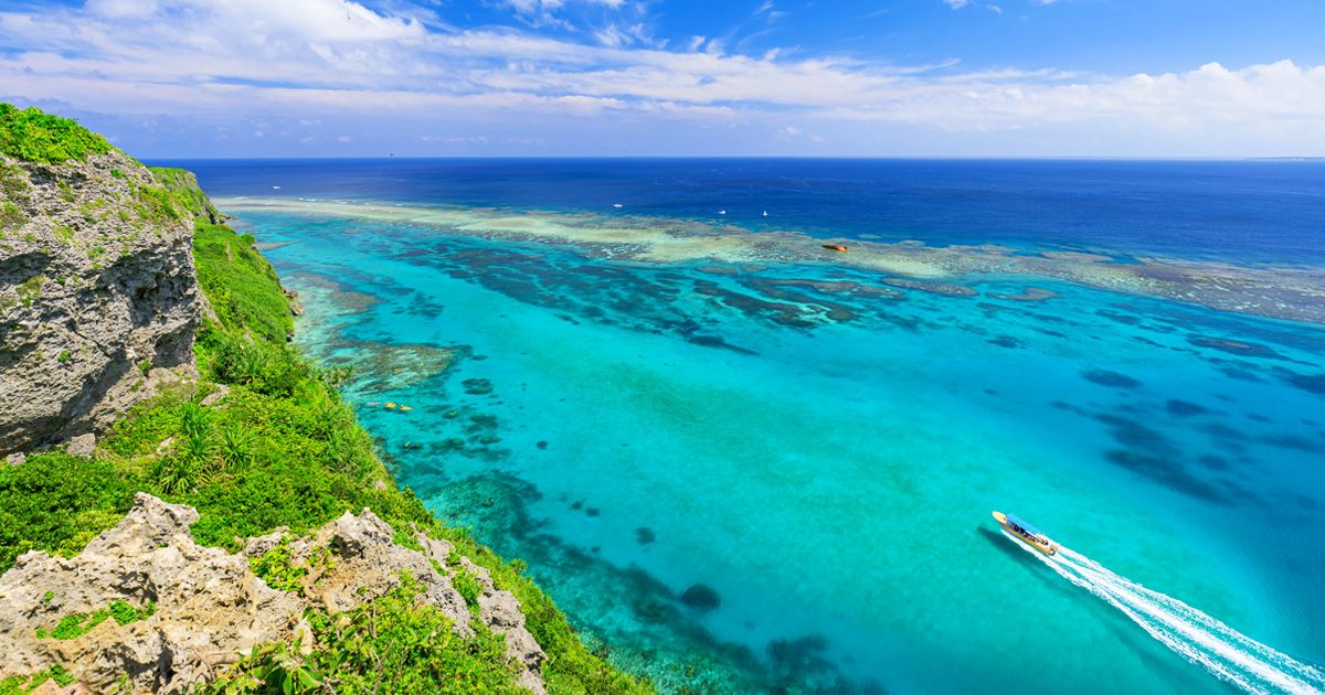 伊良部島旅遊景點推薦排名 珊瑚礁壯觀景色 珊瑚海 翡翠藍船