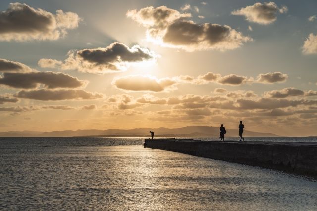 沖繩竹富島」西碼頭」美麗的日落景觀