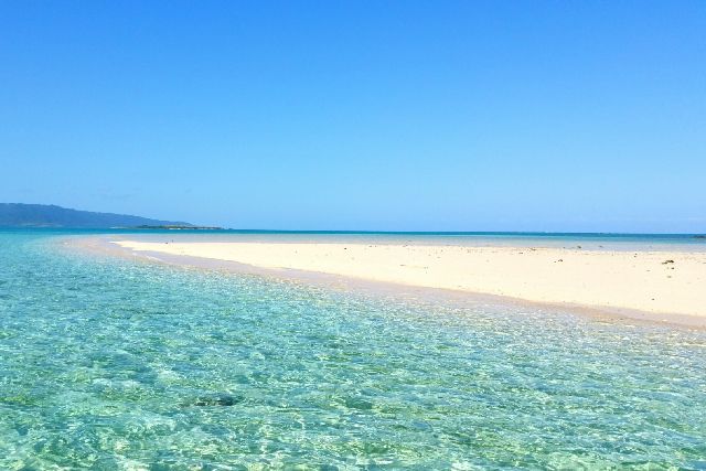 The beautiful sandy beach of Hamajima, located to the west of Ishigaki Island