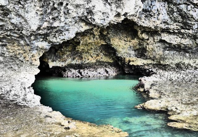 石垣岛的隱藏地點青之洞窟