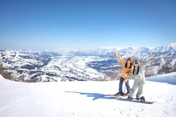 Ishiuchi Maruyama Ski Resort　スキーを楽しむ女性