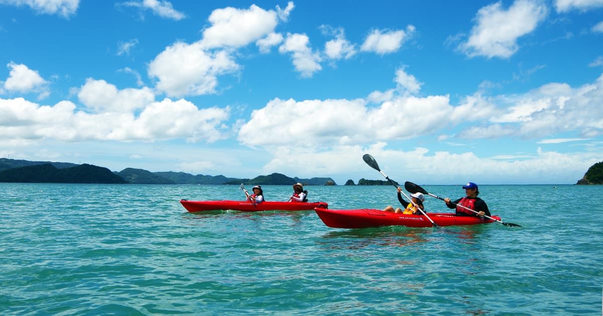 Images from an interview with Island Stream, a company offering sea kayaking experiences in Yuasa Bay, Wakayama