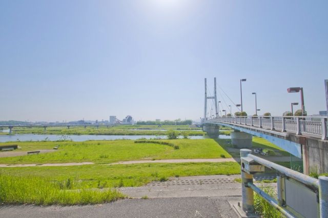 神津大橋の河川敷