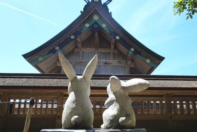出雲大社とウサギの像