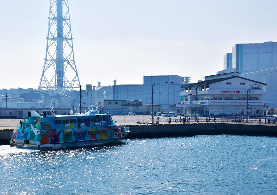 伊豆大島　行き方：神奈川からのアクセス　東京　伊豆諸島　日本ジオパーク　久里浜港　ジェットフォイル　高速ジェット船　セブンアイランド結