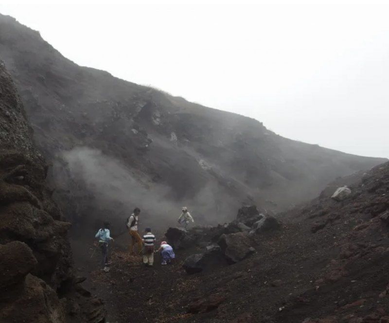 12 สถานที่ท่องเที่ยวยอดนิยมบน Izu Oshima 8. Ura Sabaku