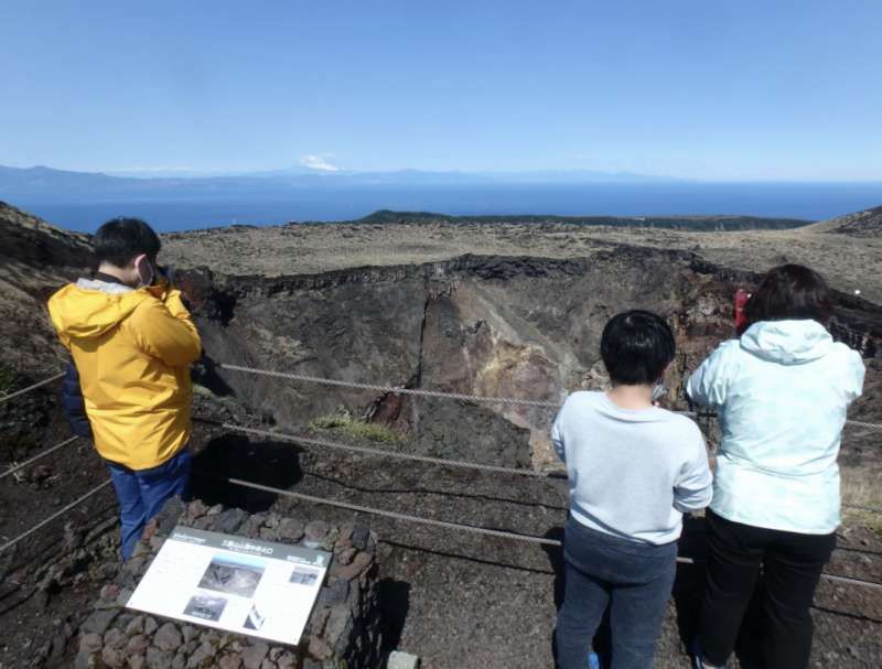 12 popular sightseeing spots on Izu Oshima 9. Mt. Mihara