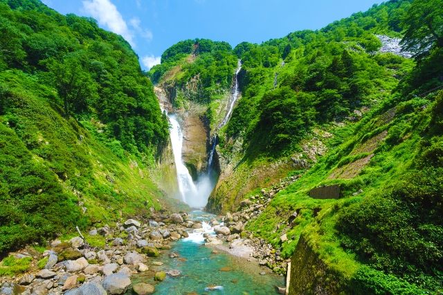 Famous Waterfall: Shomyo Falls, Toyama