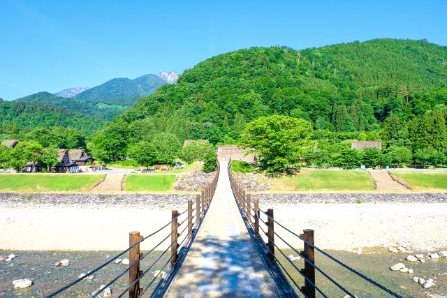 日本の三大秘境スポット 岐阜・白川郷 であい橋